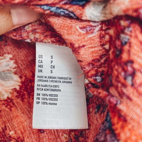 American Eagle- Red Floral Keyhole Top in Size Small - Picture 5 of 7